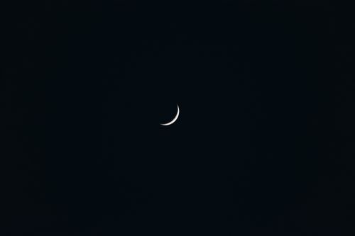 Free A captivating crescent moon against a dark sky, showcasing minimalist celestial beauty. Stock Photo