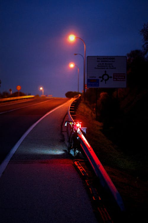 Immagine gratuita di bicicletta, luci, notte