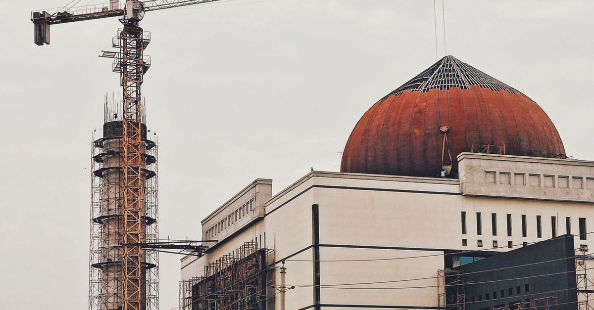 Mosque Getting Build Photo of a Mosque Under Construction in City · Free Stock Photo