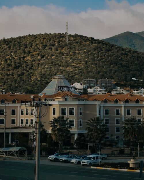 Free Facade of Gure Saruhan Termal Hotel with scenic mountains in Edremit, Turkey. Stock Photo