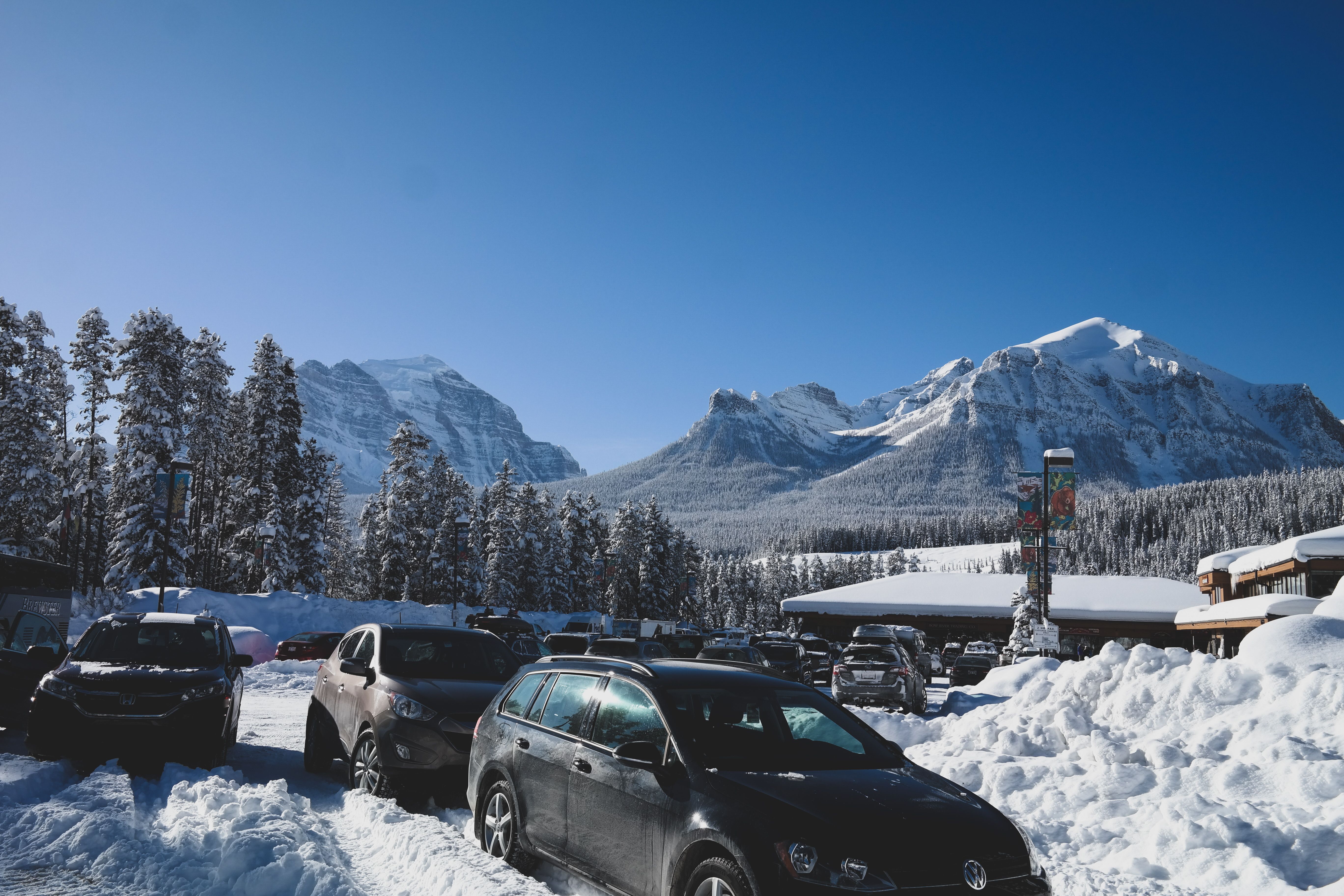 Cars in Village in Mountains in Winter · Free Stock Photo