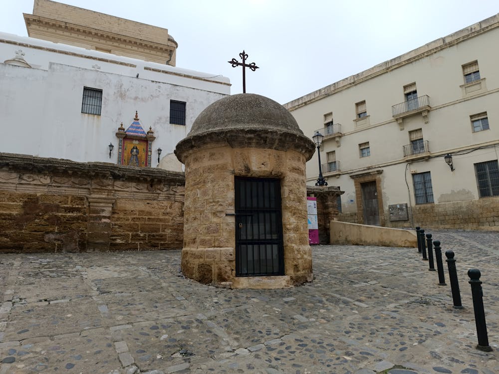 fuente de la plaza de Fray Félix en Cádiz - fotografía 1