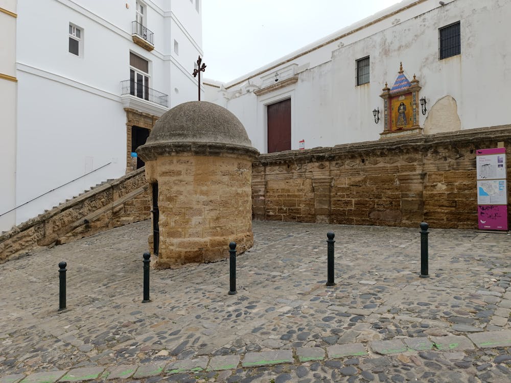 fuente de la plaza de Fray Félix en Cádiz - fotografía 2
