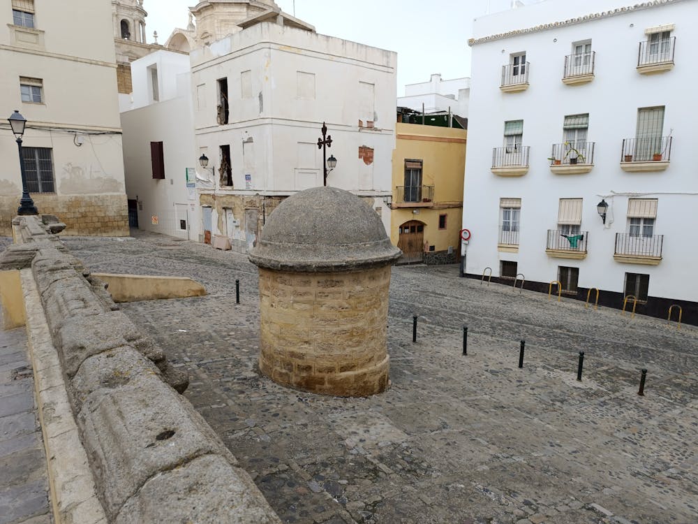 fuente de la plaza de Fray Félix en Cádiz - fotografía 4