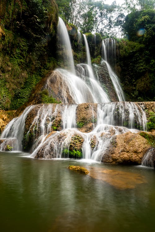 Foto profissional grátis de cachoeira, cascatas, cênico