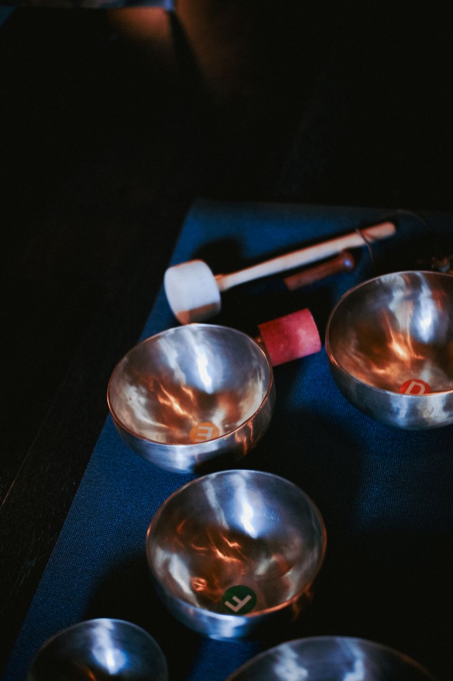 Meditation singing bowls
