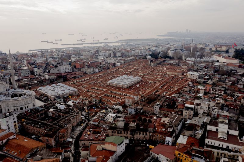 Kapalıçarşı çatılarından İstanbul manzarası / Grand Bazaar rooftops, Istanbul