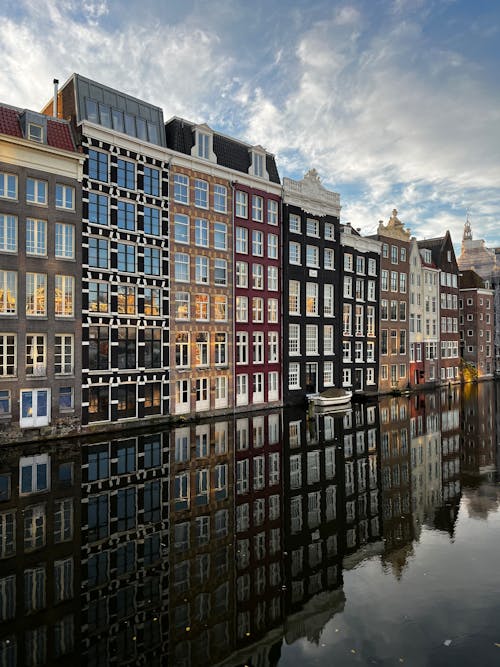 amsterdam, apartman binaları, camlar içeren Ücretsiz stok fotoğraf