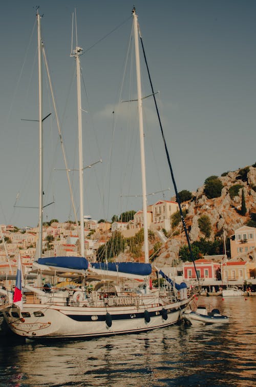 Foto profissional grátis de barco a vela, marina, mastros