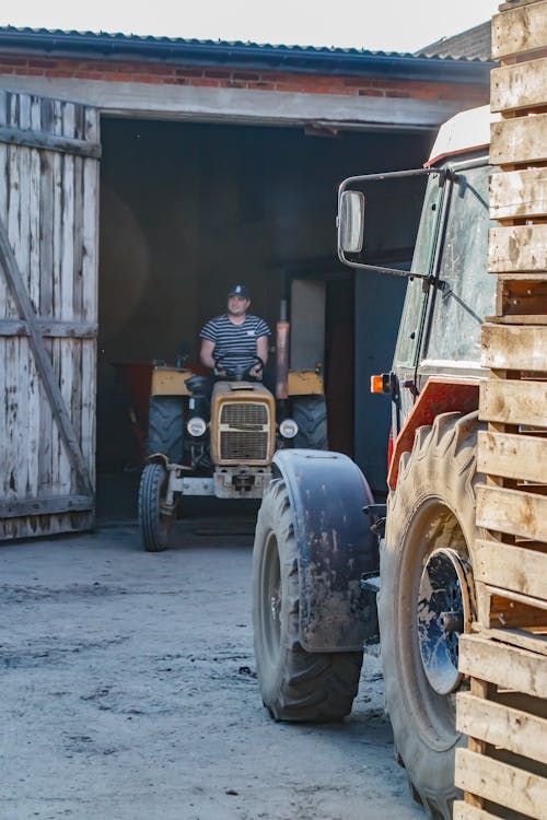 Darmowe zdjęcie z galerii z agrarny, ciągnik, ciężarówka
