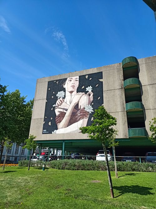 Free Vibrant mural on a concrete building in Porto, Portugal, showcasing urban street art. Stock Photo