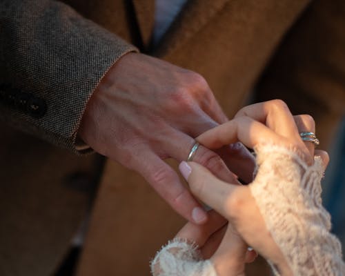 Foto profissional grátis de anéis, foco seletivo, fotografia de casamento