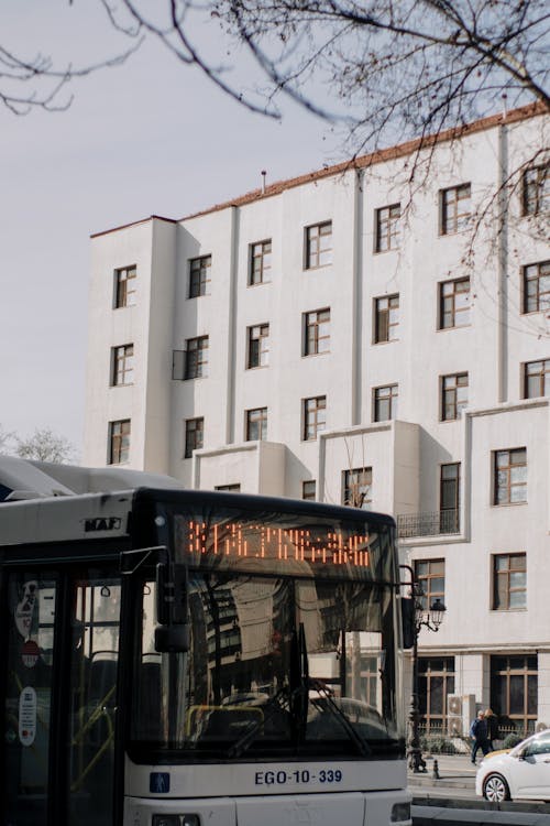 Gratis stockfoto met autobus, gebouw, openbaar vervoer
