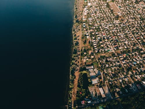 binalar, deniz, deniz kıyısı içeren Ücretsiz stok fotoğraf