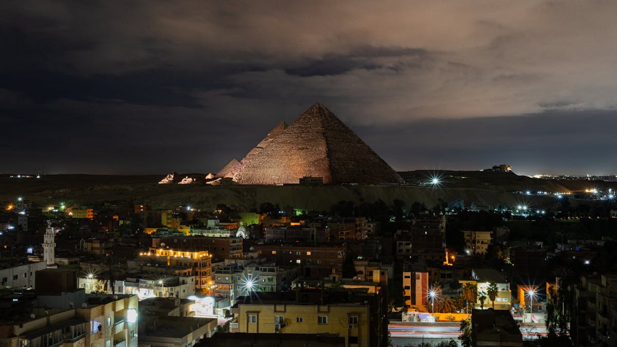 Pyramid Of Giza Night Photos, Download The BEST Free Pyramid Of Giza ...