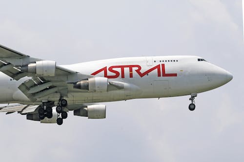 Foto profissional grátis de aeronave, aviação astral, carga
