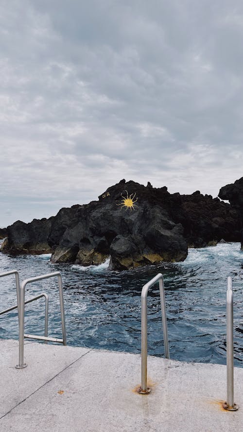 Imagine de stoc gratuită din acoperit de nori, fotografiere verticală, maluri de apă