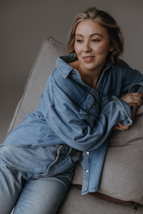 A woman in denim jeans and a blue shirt