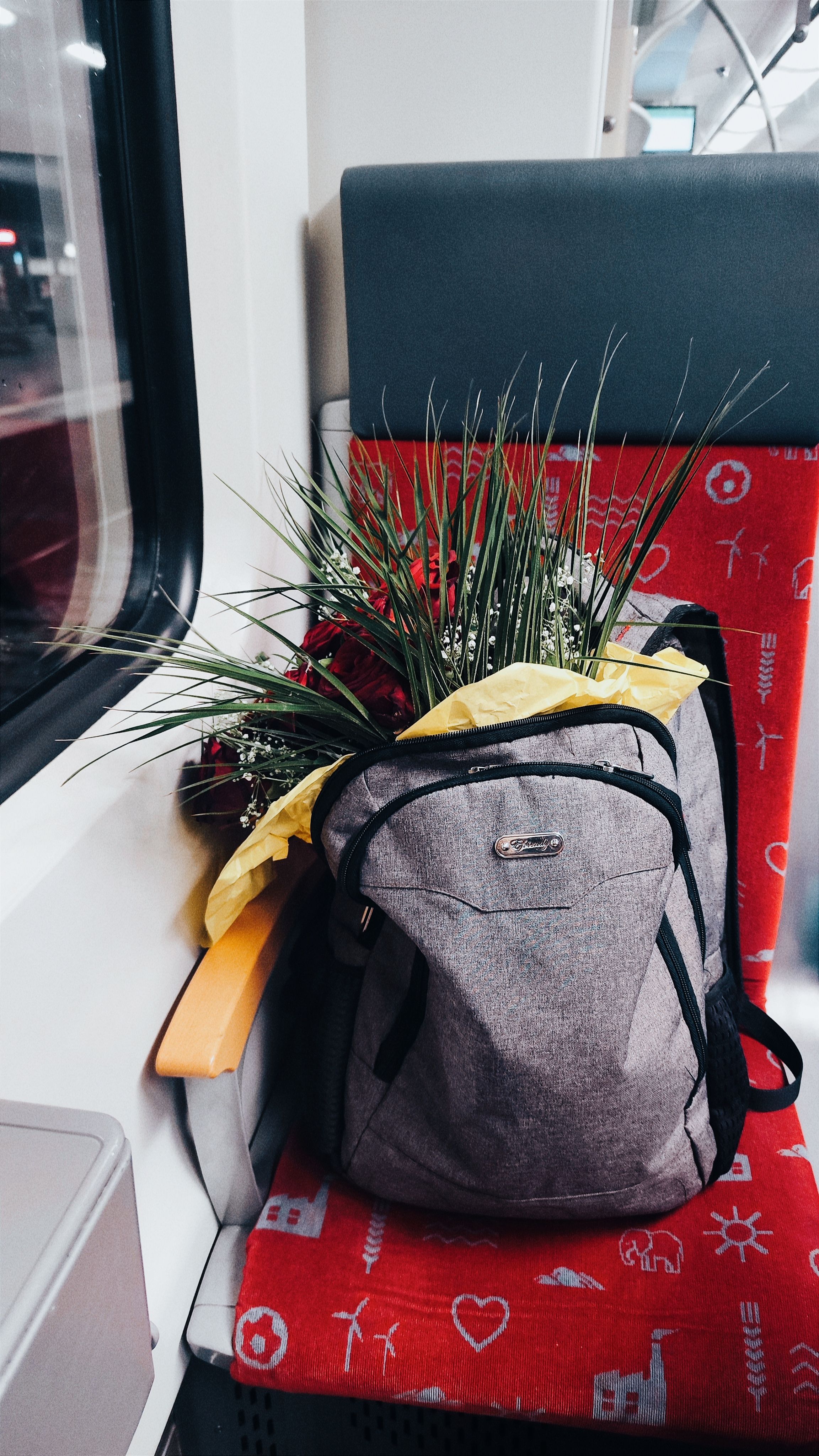 Comment garder votre appareil photo prêt pendant les escales d'aéroport et sur les quais de gare — pourquoi l'accès rapide et un bon contrôle sont essentiels en voyage