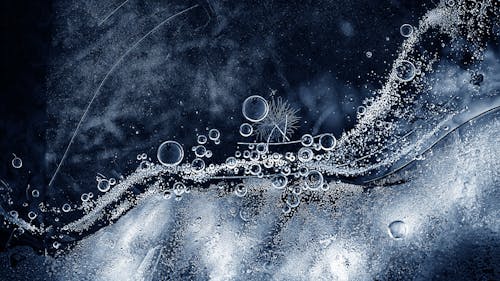 Air bubbles in ice