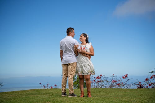 Gratis stockfoto met affectie, blauwe lucht, blij