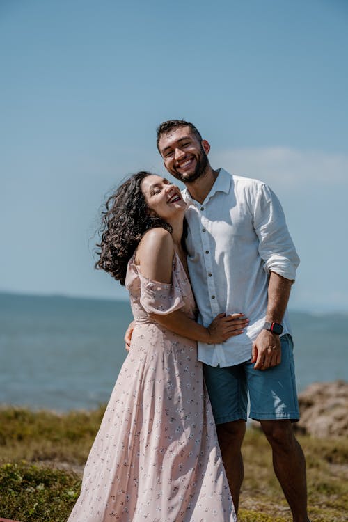 Foto d'estoc gratuïta de camisa blanca, dempeus, dona