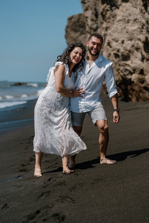 Foto d'estoc gratuïta de camisa blanca, dempeus, dona