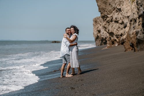 Free A Couple Embracing on a Beach  Stock Photo