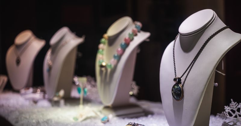 Boutique lithothérapie : 7 critères pour choisir un vendeur sérieux sans se faire avoir
