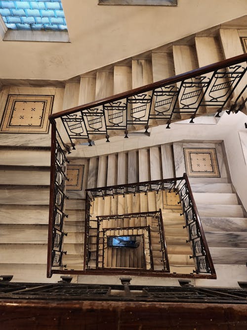 Foto profissional grátis de degraus, escada, escadaria