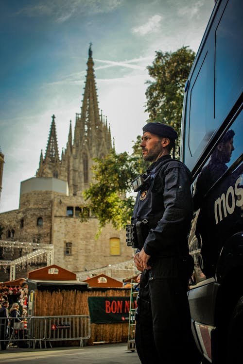 Gratis lagerfoto af Barcelona, politibetjent, sikkerhed