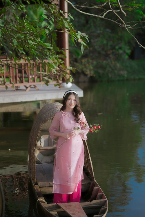 Vietnamesisches Mädchen Mit Ao Dai