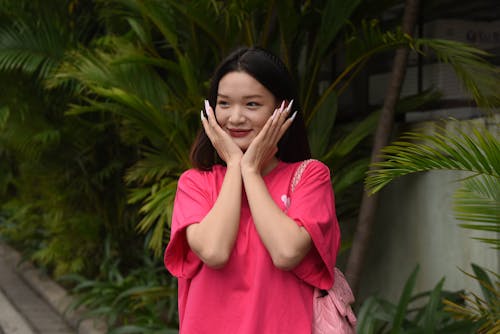 アジアの女性, ピンクのtシャツ, ファッション写真の無料の写真素材