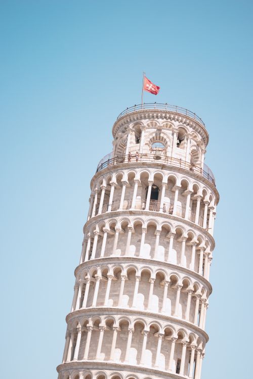 Free View of the Leaning Tower of Pisa on a clear day, a must-see landmark in Italy. Stock Photo