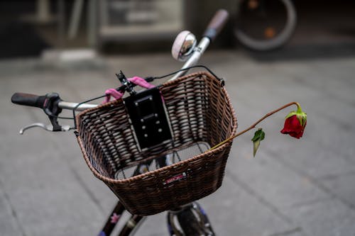 A bicycle with a basket and a cell phone