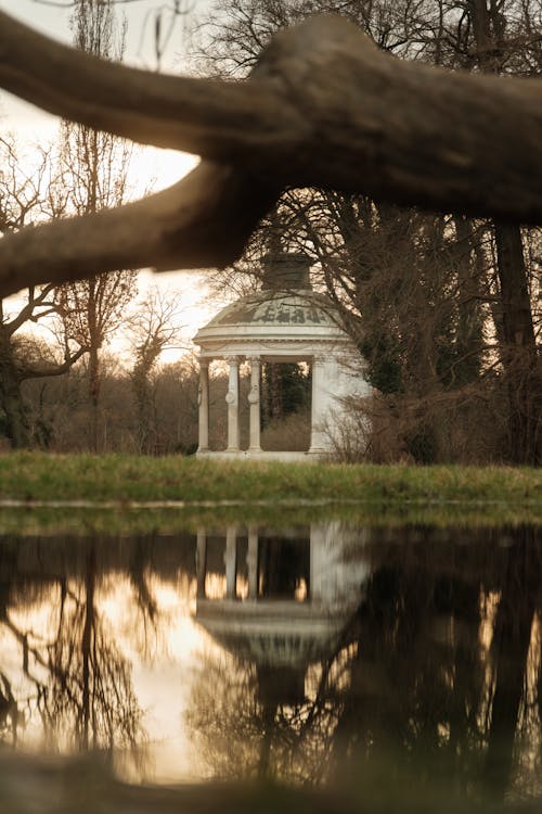 Základová fotografie zdarma na téma architektonická budova, estetické pozadí, odraz