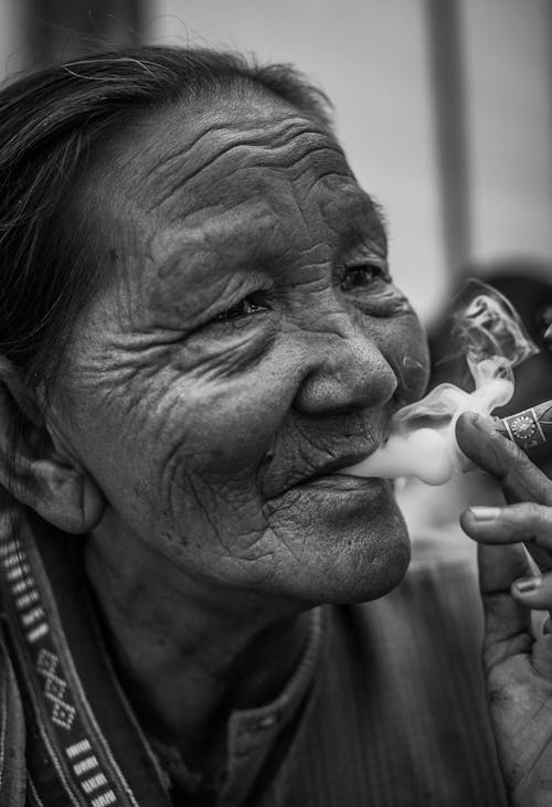Ingyenes stockfotó álló kép, arc, dohányzik témában
