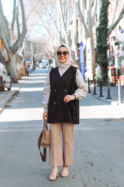Gratis lagerfoto af byens gader, gade, hijab