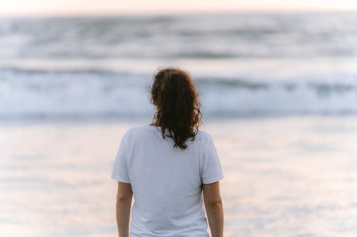 休閒, 咖啡色頭髮的女人, 女人 的 免費圖庫相片