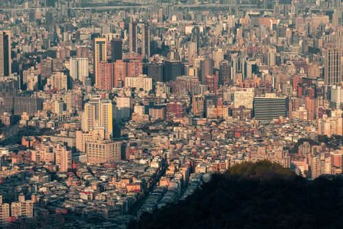 Free A sprawling cityscape showcasing modern architecture and dense urban living in warm sunlight. Stock Photo