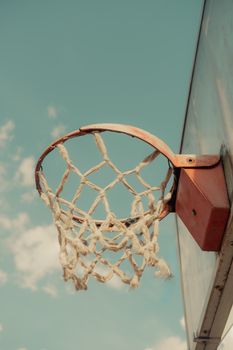 Close-up of a basketball hoop on a sunny day in São Bernardo do Campo, Brazil.