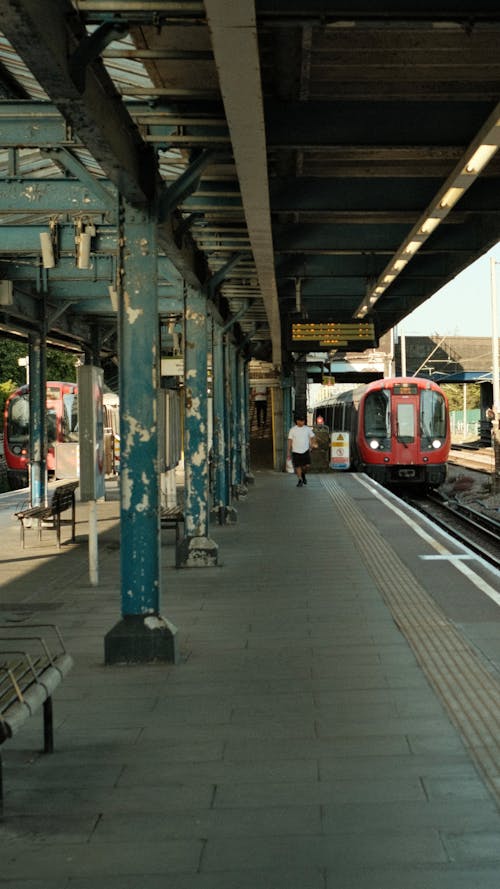 Kostenloses Stock Foto zu gehen, mann, metro