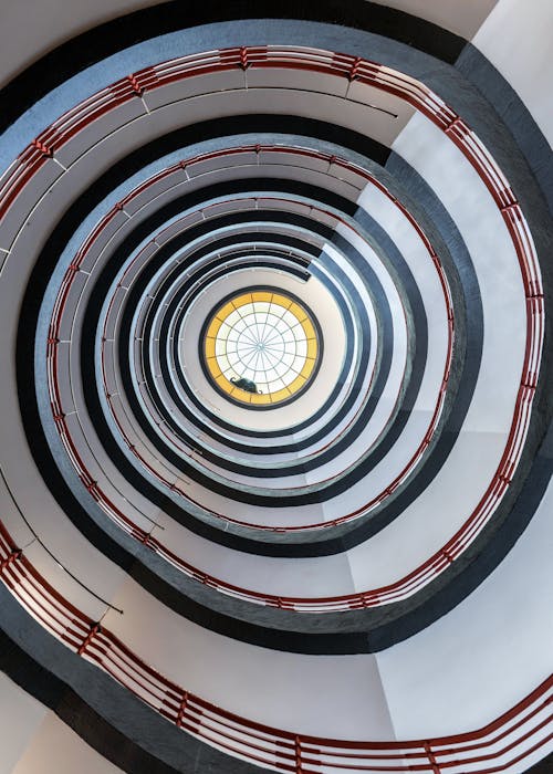 Бесплатное стоковое фото с вертикальный выстрел, винтовая лестница, гамбург