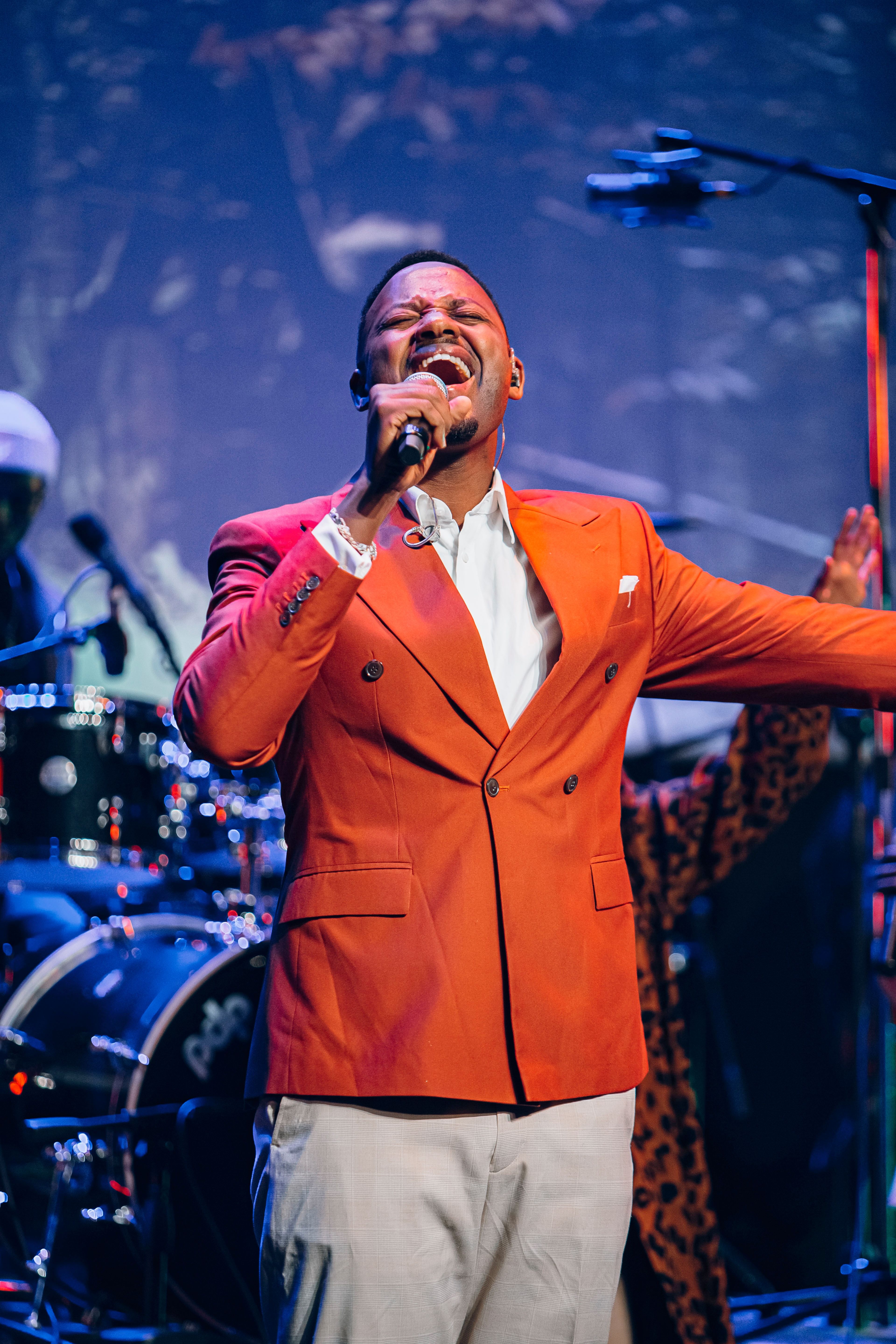 Singer in Red Suit in Concert · Free Stock Photo