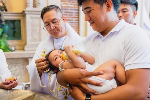 Foto profissional grátis de batismo, bebê, cristão