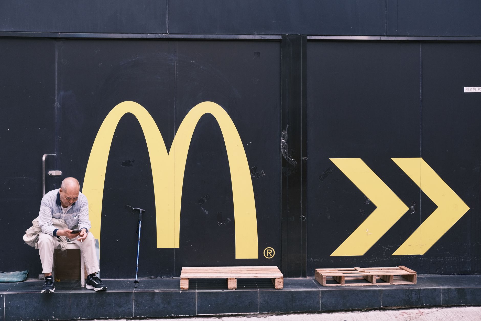 Blue McDonald‘s iconic arches blending with Sedona‘s red rock background