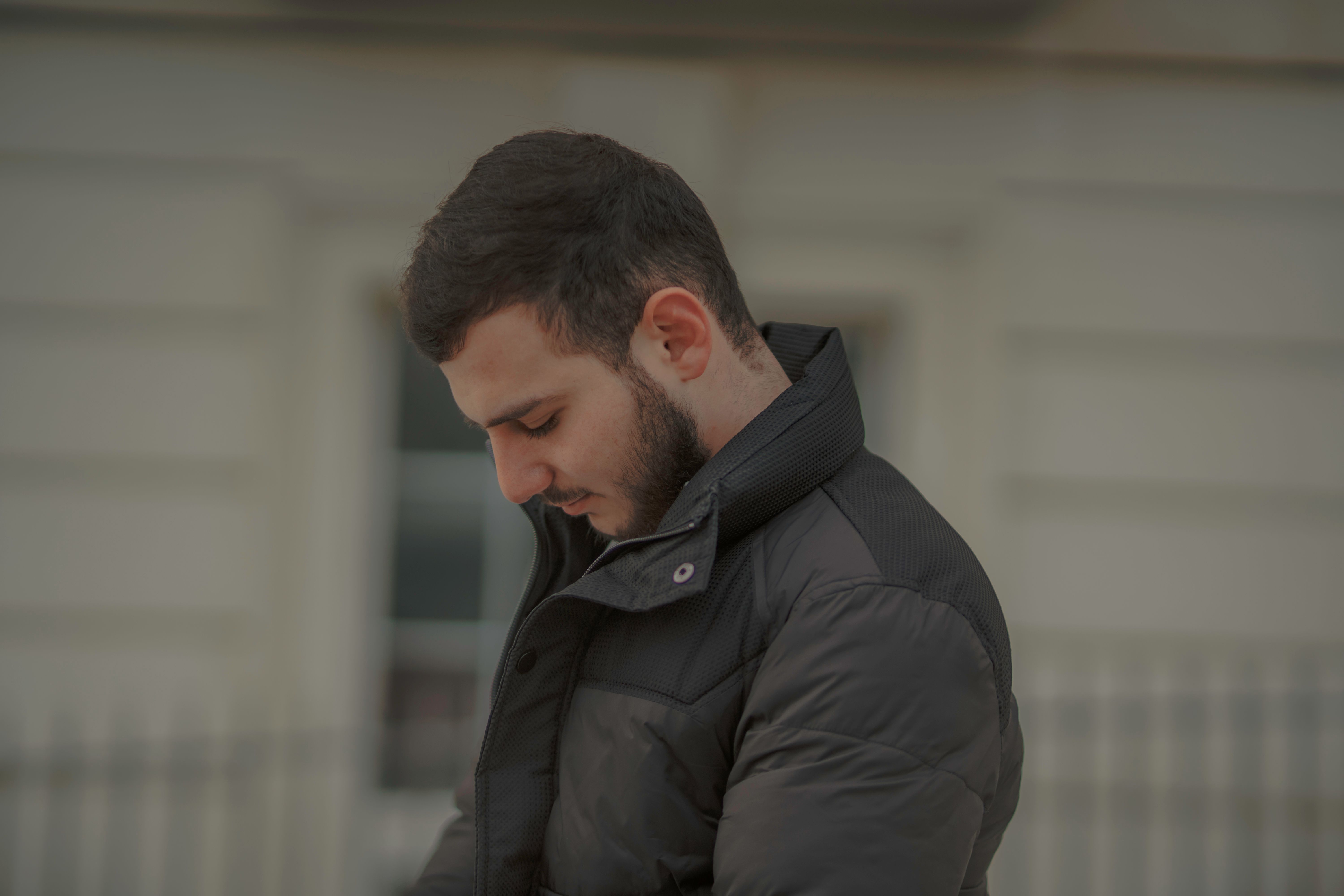 Cheveux courts homme : 15 coupes tendance 2026