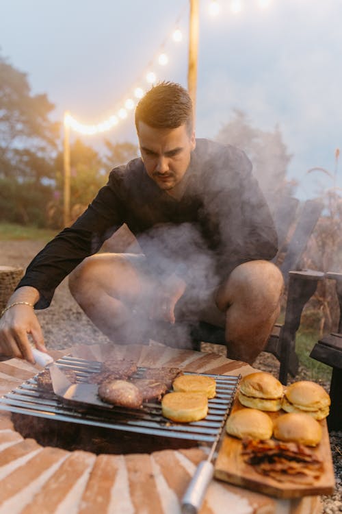 Photos gratuites de barbecue, des hamburgers, être assis