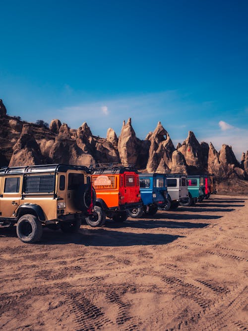 Fotobanka s bezplatnými fotkami na tému 4x4, arídny, autá