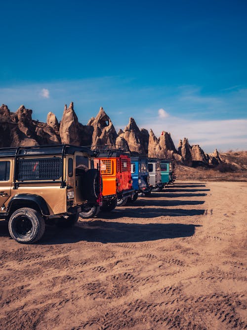 Fotobanka s bezplatnými fotkami na tému 4x4, arídny, autá